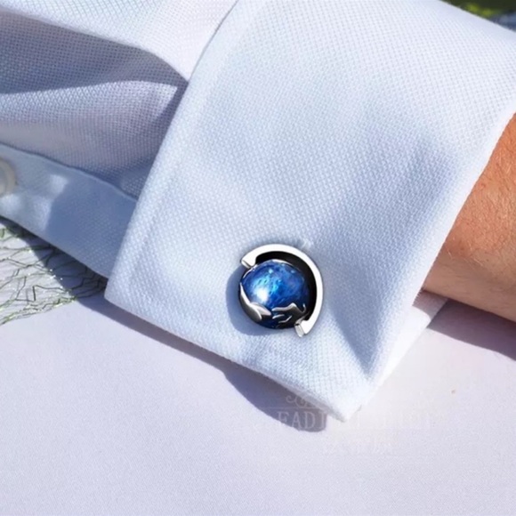 Rotating Blue World Globe Cufflinks - Picture 2 of 16